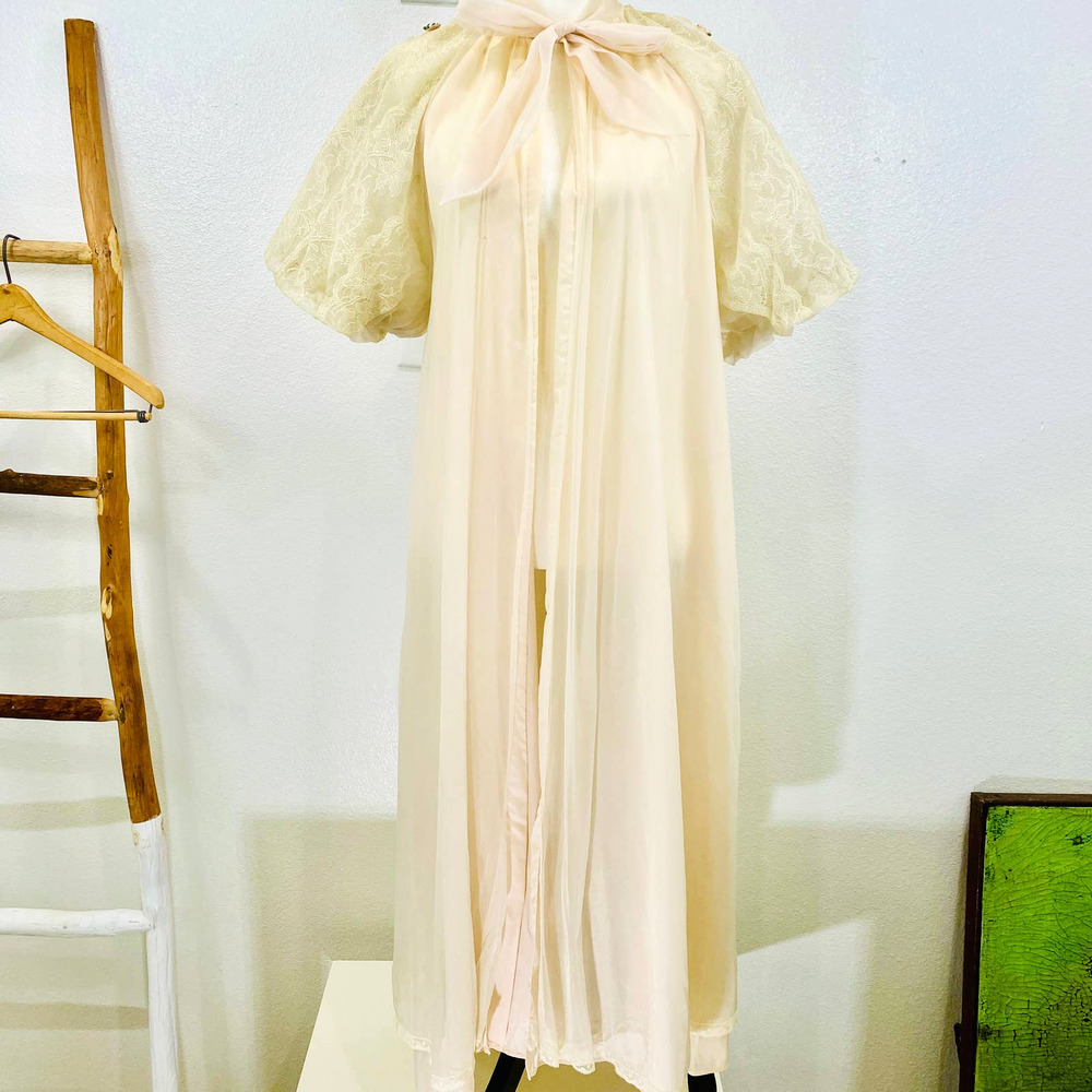 Vintage Twin Roses Chiffon Overlay Robe W/Lace Sleeves & Tiny Rosettes OS